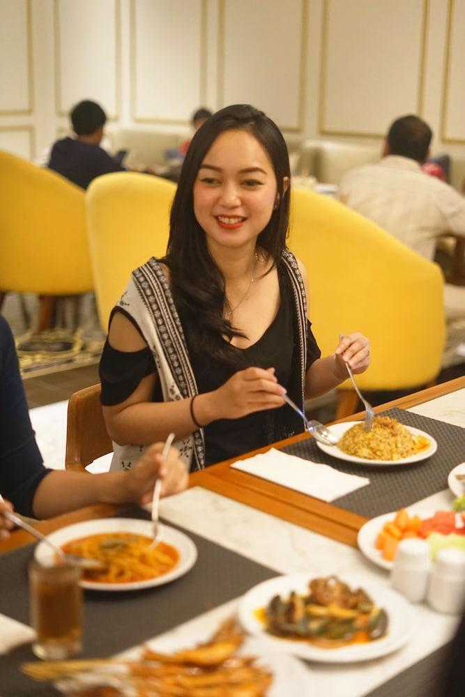Horison Ciledug Jakarta Jacarta Exterior foto